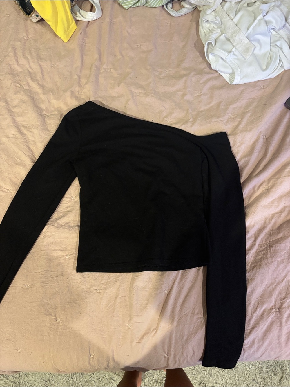 Edikted Black One-Shoulder Long Sleeve Crop Top